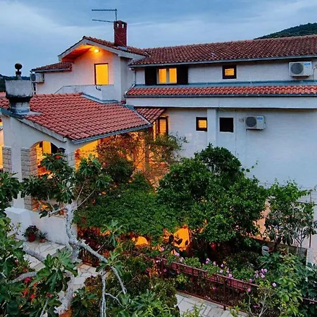 Malo - One-bedroom With Balcony And Sea View - 2nd Floor 7 Apartment Lastovo